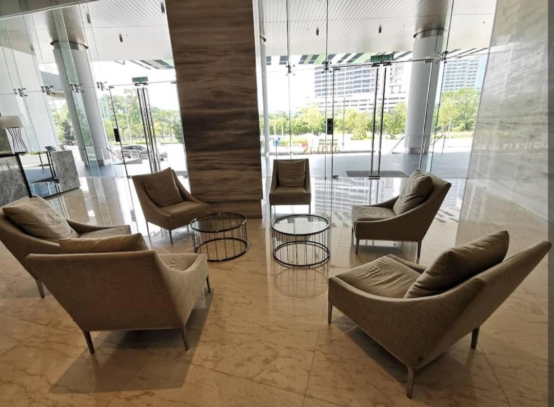 Almas Suites Poolview Netflix 100Mbps Bystay Nusajaya  Exteriör bild